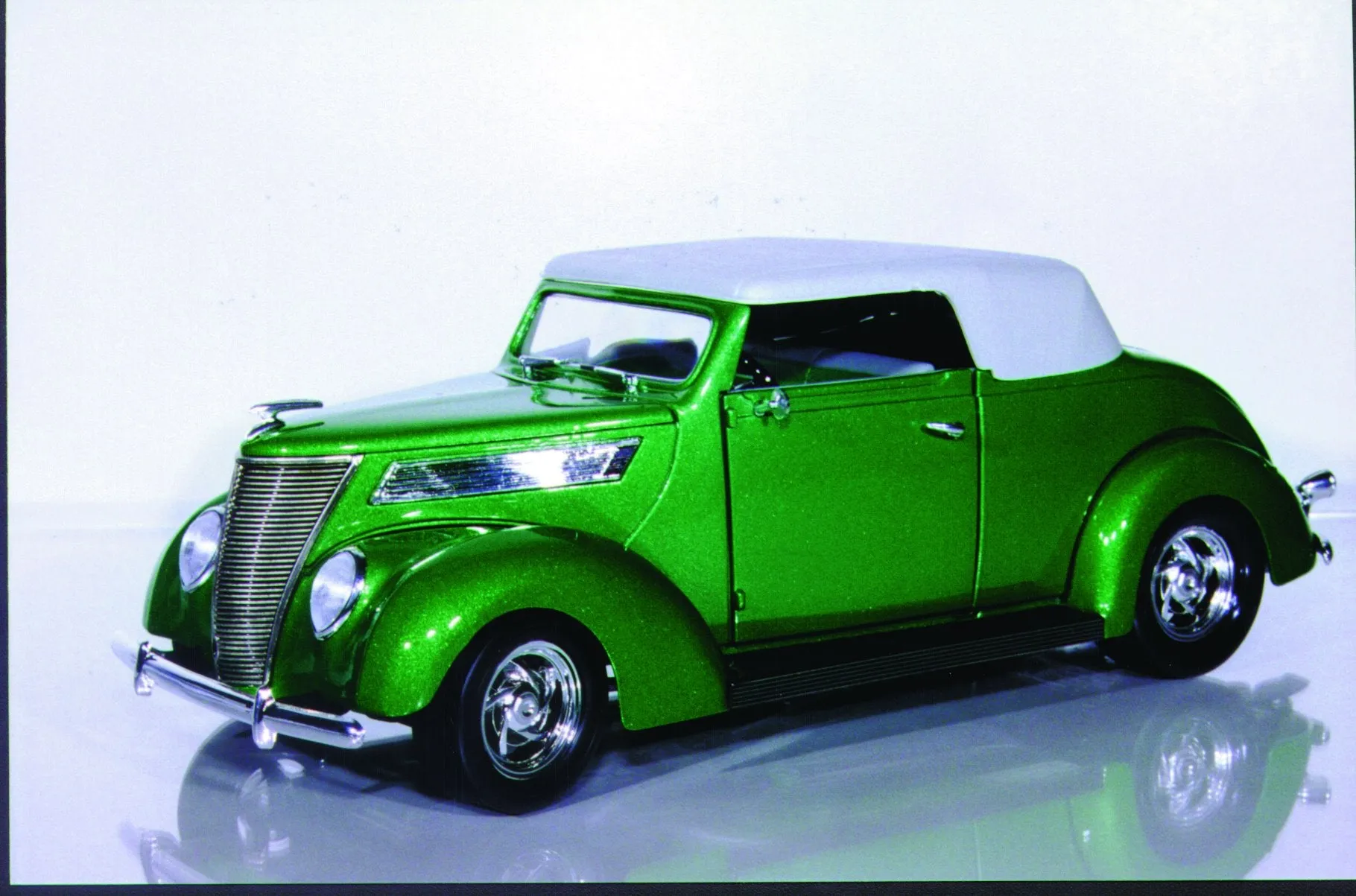 1:18 Yatming Ford '37 Convertible