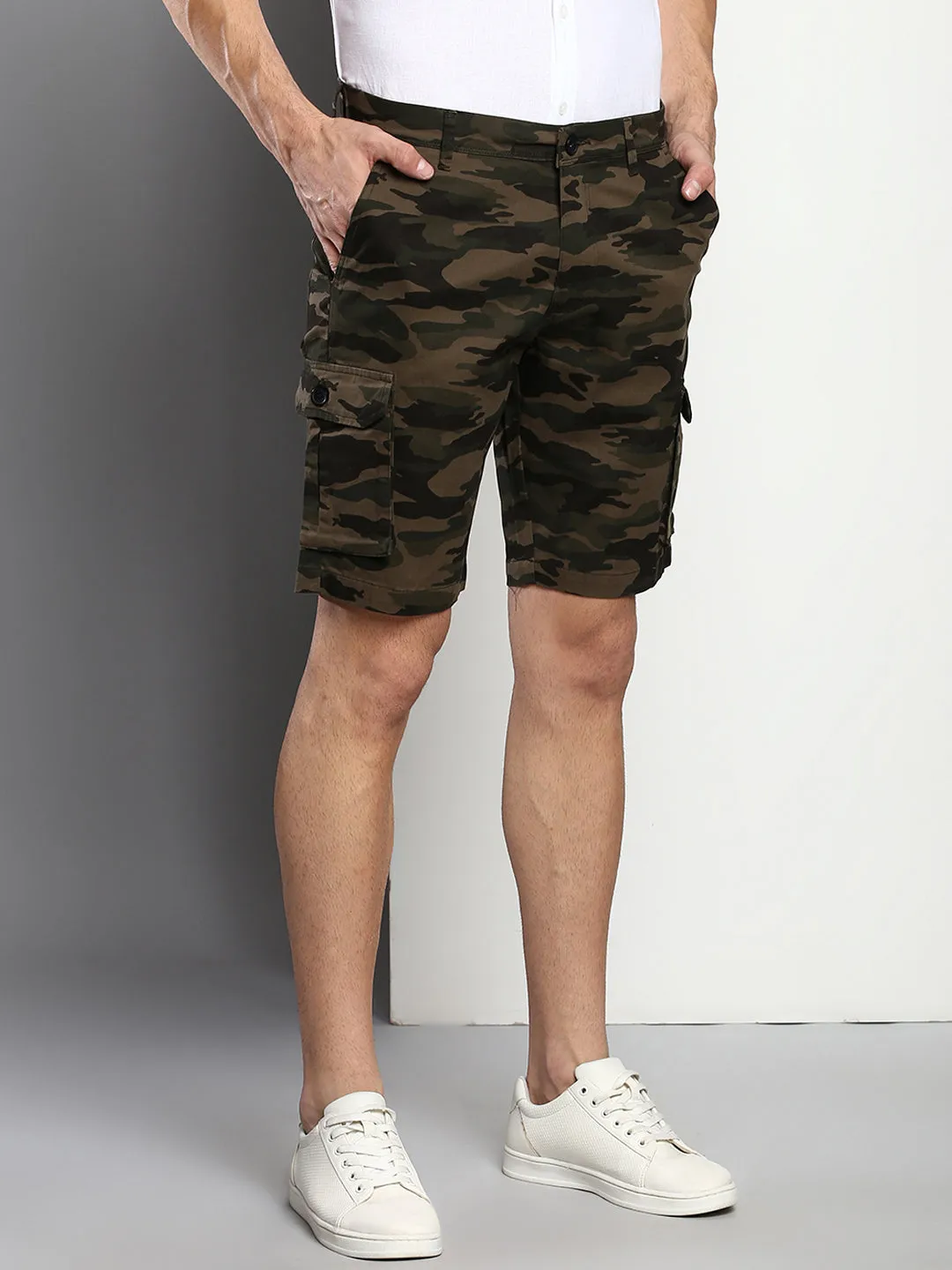 Men's Olive Slim Fit Mid Rise Casual Cotton Cargo Shorts