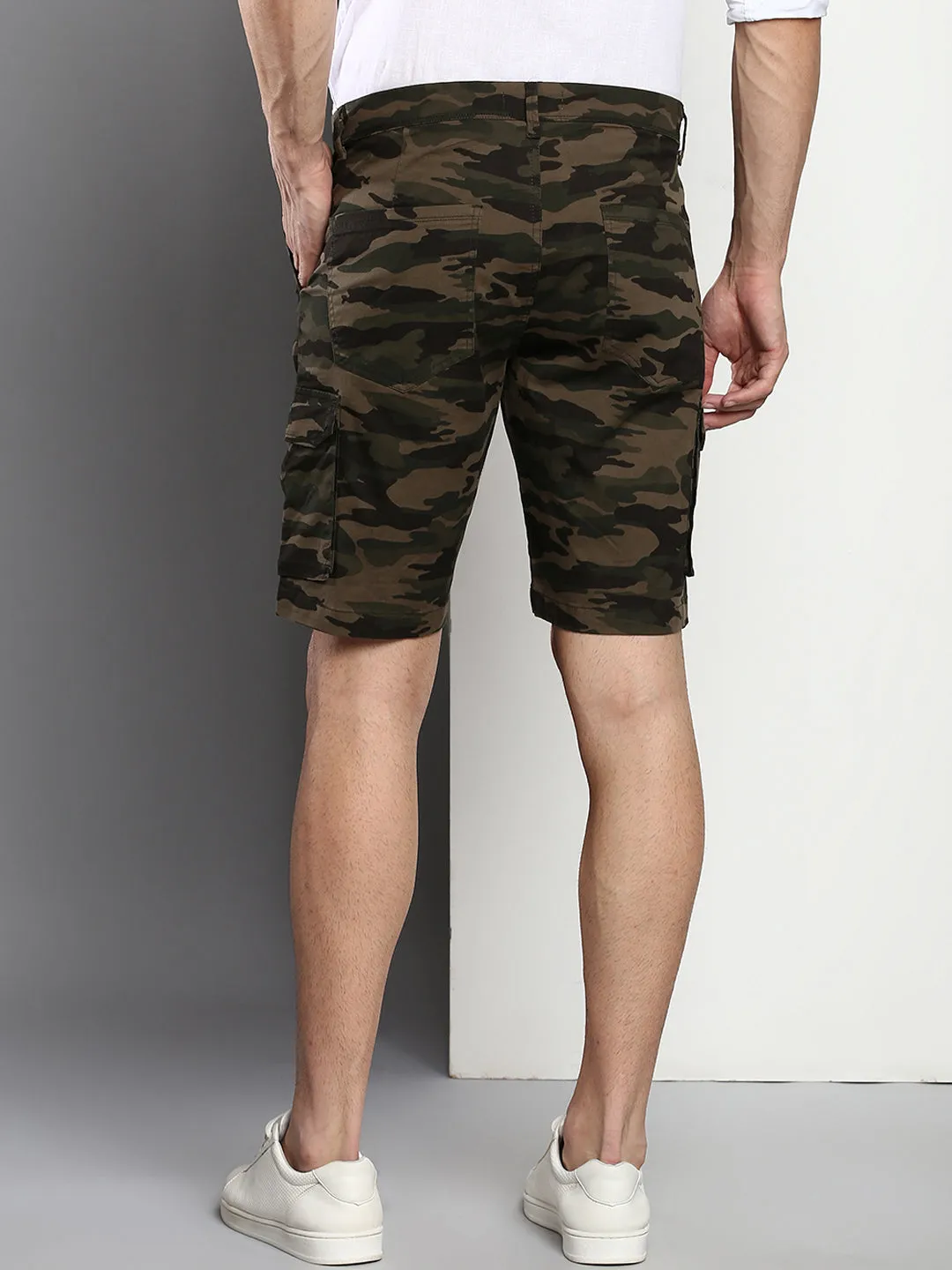 Men's Olive Slim Fit Mid Rise Casual Cotton Cargo Shorts
