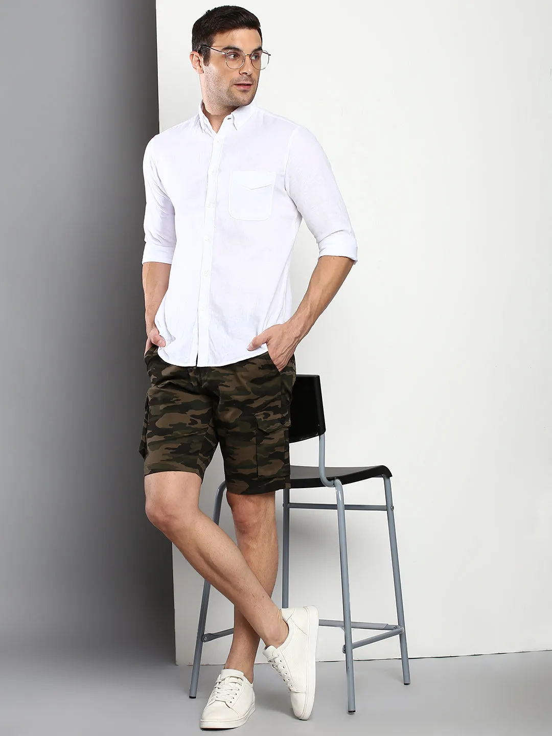 Men's Olive Slim Fit Mid Rise Casual Cotton Cargo Shorts
